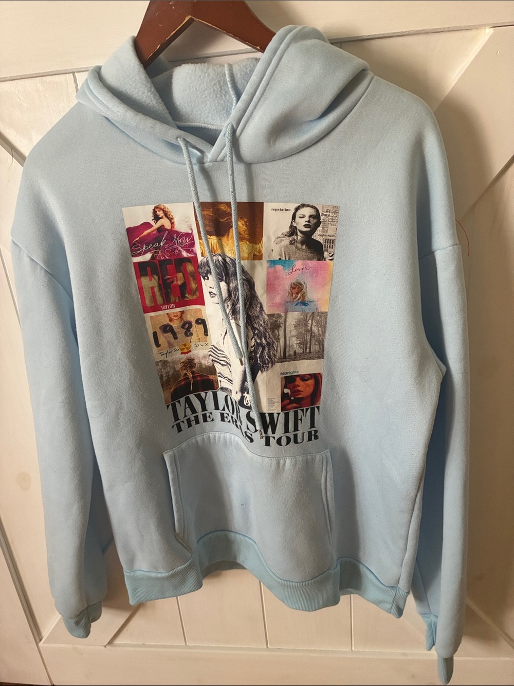 Taylor Swift The Epic Tour hooded Sweat Shirt size M